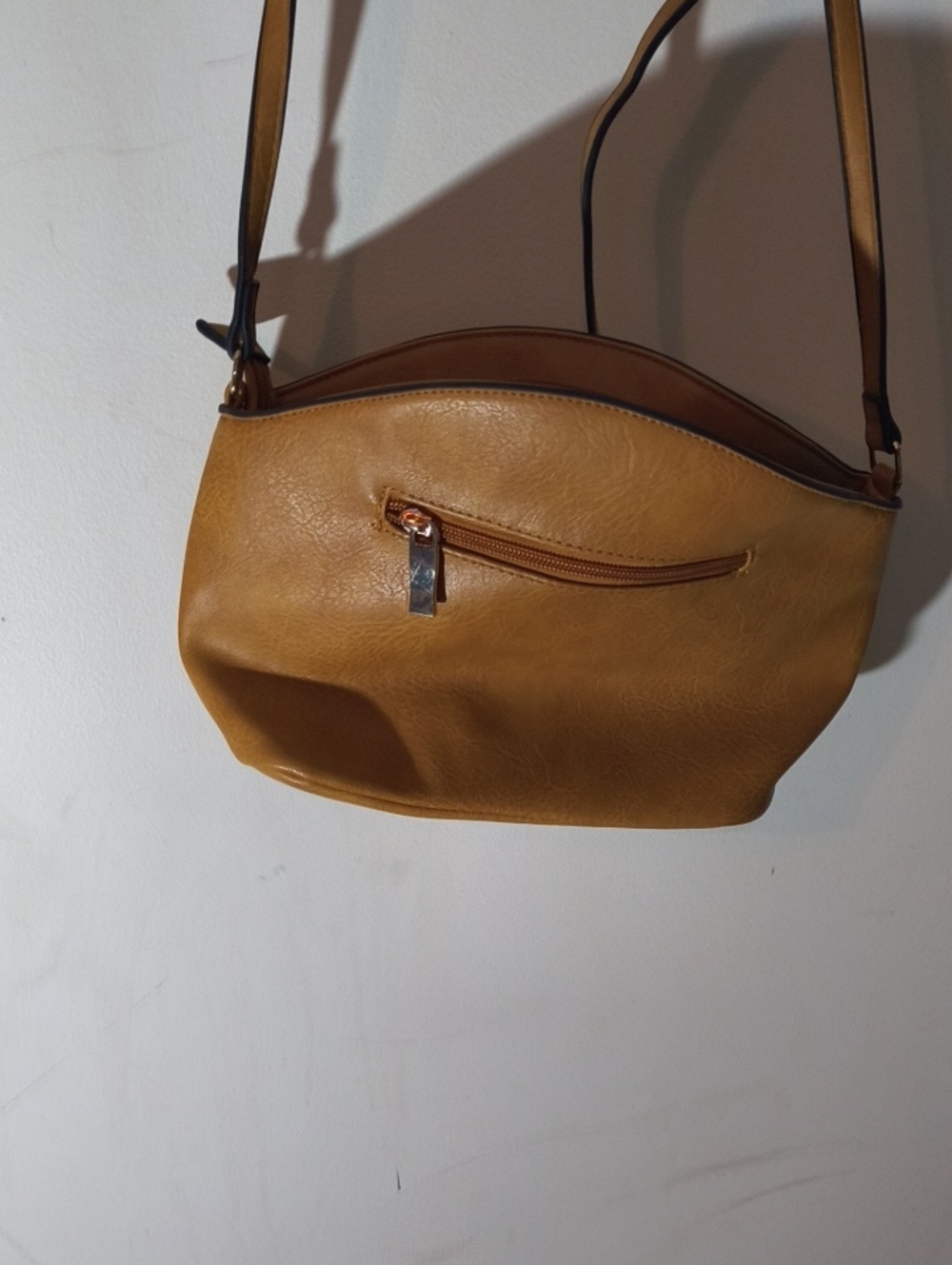 Women's Shoulder Leather Bag in Tan - Minimal Crossbody Style